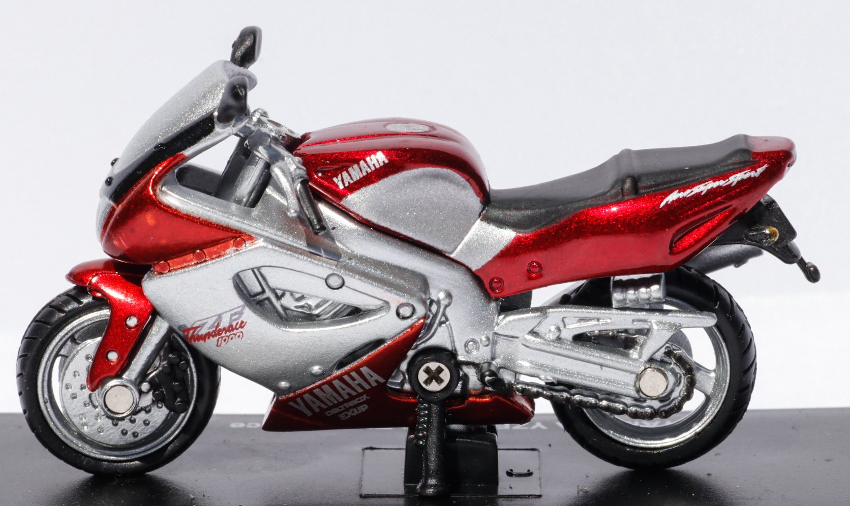 Newray 1-32 Yamaha YZF1000R Thunderace